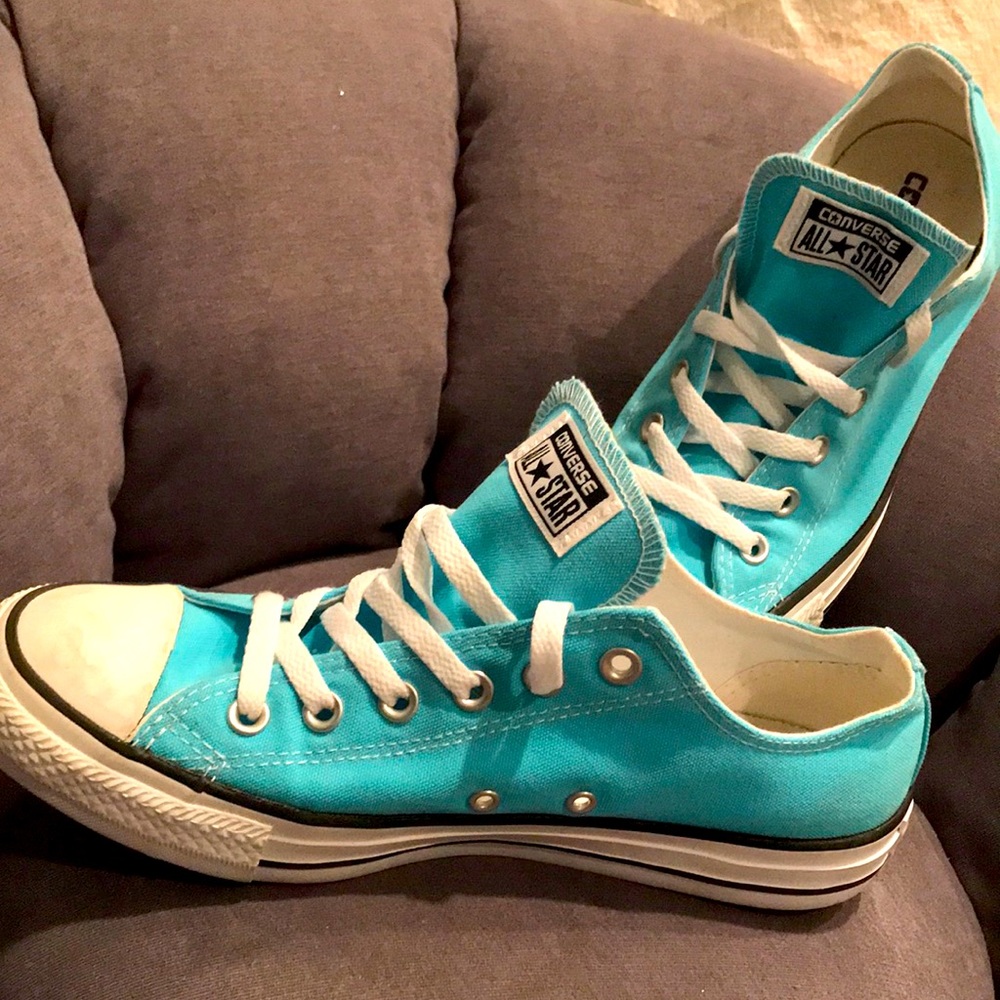 Teal size 9 Converse shoes
